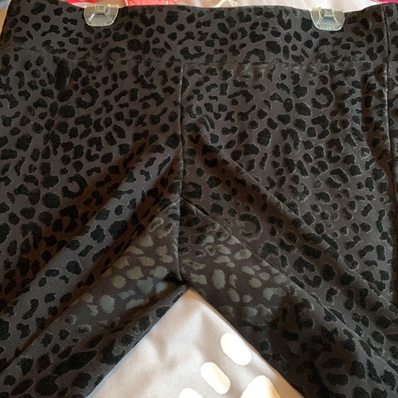 Torrid black leopard pixie pants - Picture 3 of 8
